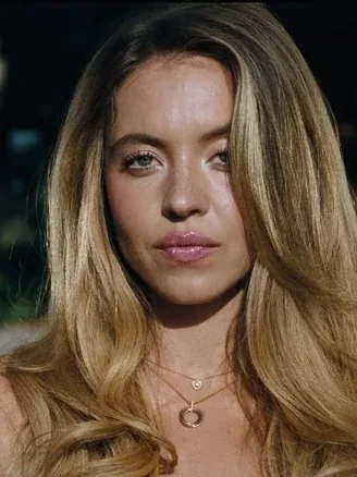 Cassie Howard — Sydney Sweeney