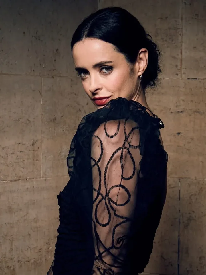 Mia Lapierre — Krysten Ritter