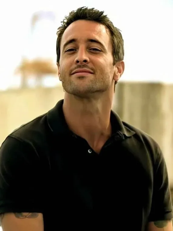 Steve McGarrett — Alex O'Loughlin